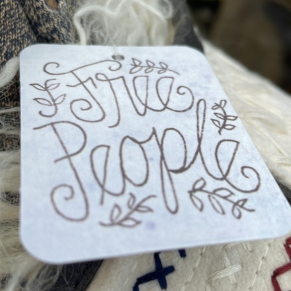 FREE PEOPLE TRENDY FAUX FUR VEST - L - NWT ! - Picture 3 of 13